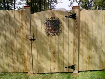 Decoarchedgatewithpostcapsand6by6s3