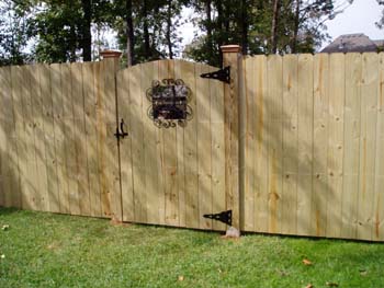 Decoarchedgatewithpostcapsand6by6s4