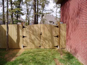 Decoarchedgatewithpostcapsand6by6s5