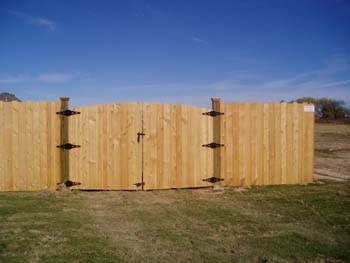 TreatedBoardtoBoardSawtoothwithArchedDoubleGate-6X6PostsShowing2